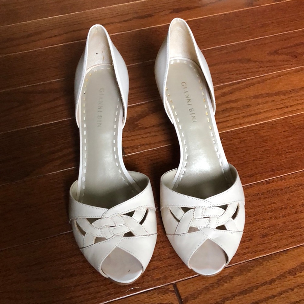 Gianni Bini Leather Beige Pumps